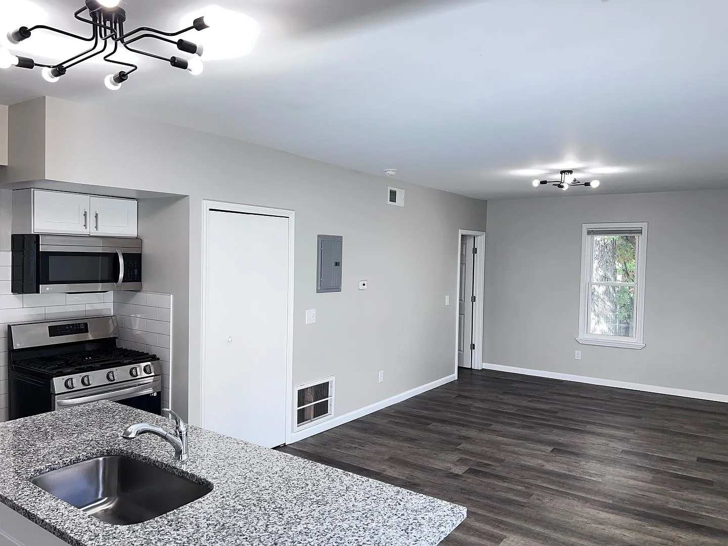 The Duplex on Plumer: Where Modern Meets Mexicantown — Photo 2