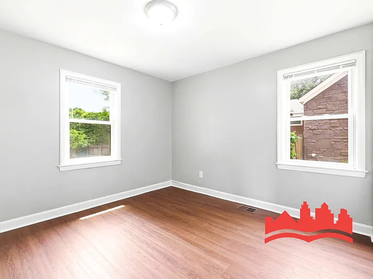 755 E McKellar Ave — Photo 19
