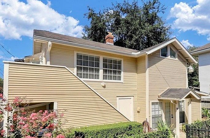 Large, light-filled 550 square foot upstairs unit