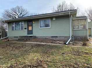 349 Pioneer Rd, Des Moines, IA 50315