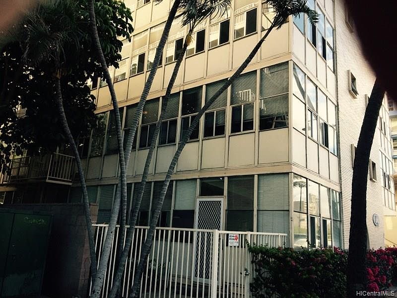 2nd image of 2319 Ala Wai Blvd APT 402