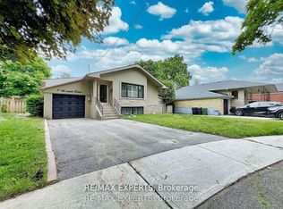 7 Montvale Dr, Toronto, ON M1M 3E5