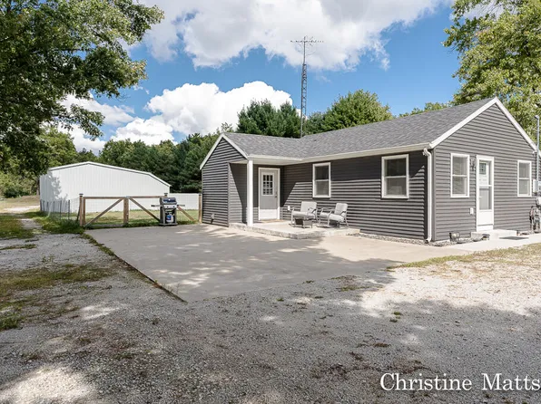 1424 Duck Lake Rd, Muskegon, MI 49445
