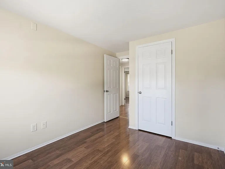 204 Livingston Ct — Photo 26