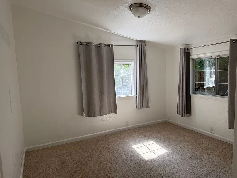 3829 Delaware Ave — Photo 9