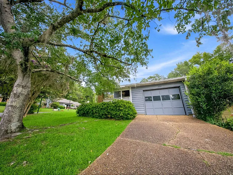 1402 Sturbridge Pl — Photo 27
