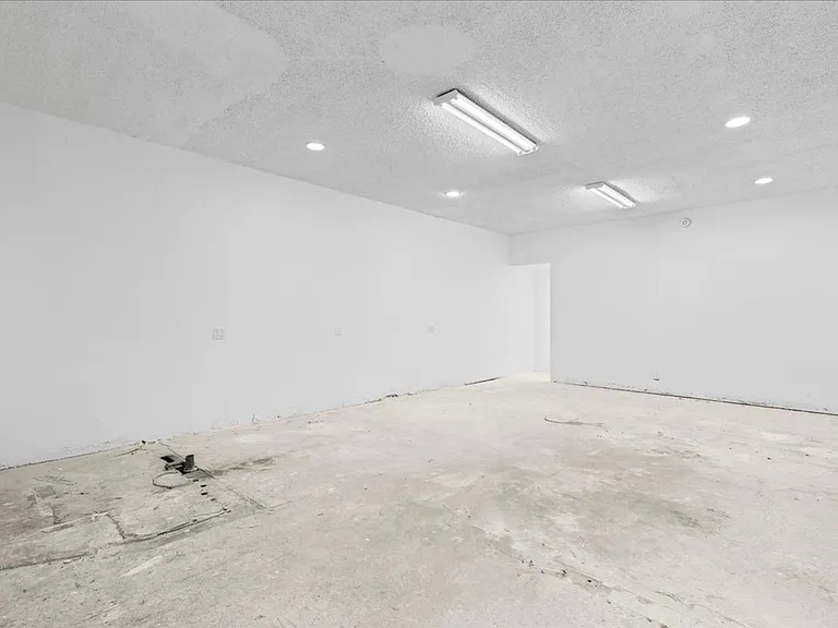 7969 Foothill Blvd — Photo 18
