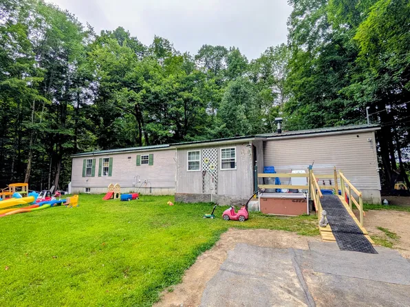 24 Morey Avenue, Mechanic Falls, ME 04256