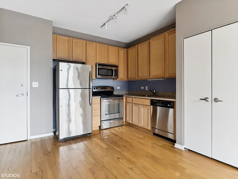 1 E 8th St #405 — Photo 4