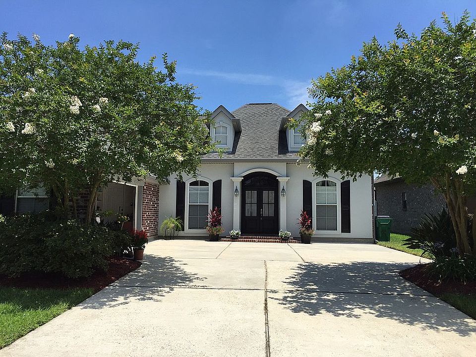 1st image of 327 Nottaway Dr