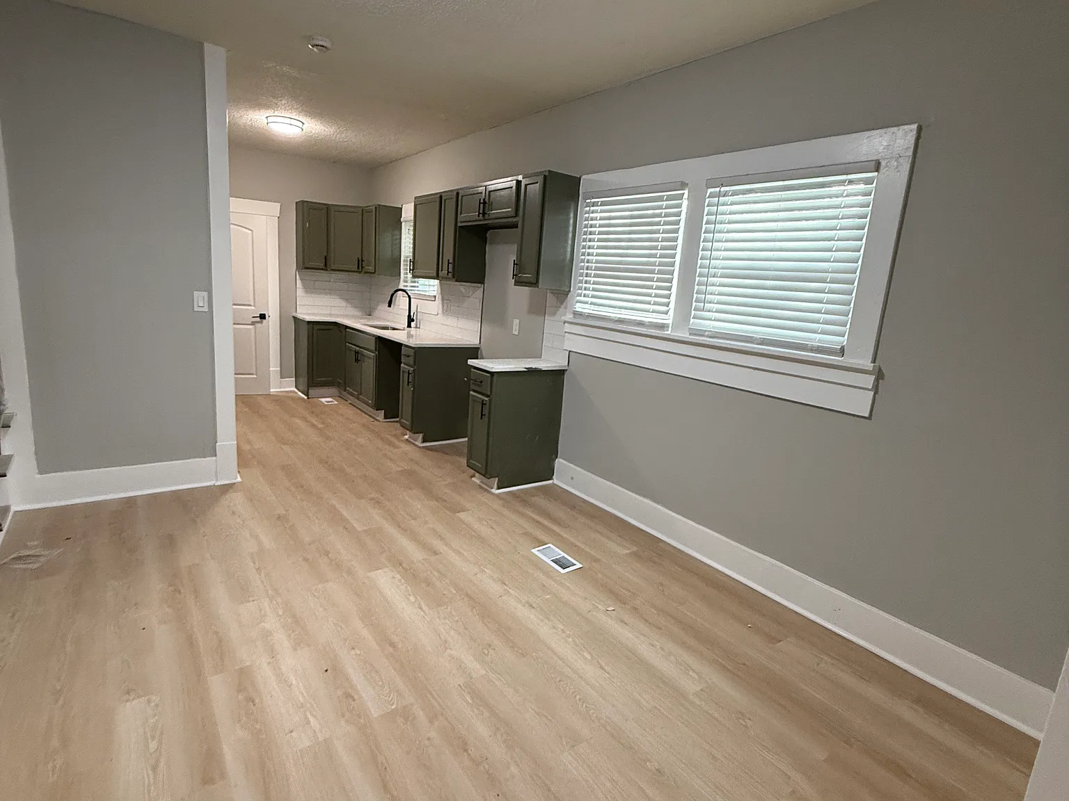4 bed, 2150 sqft, $2,600 — Photo 3