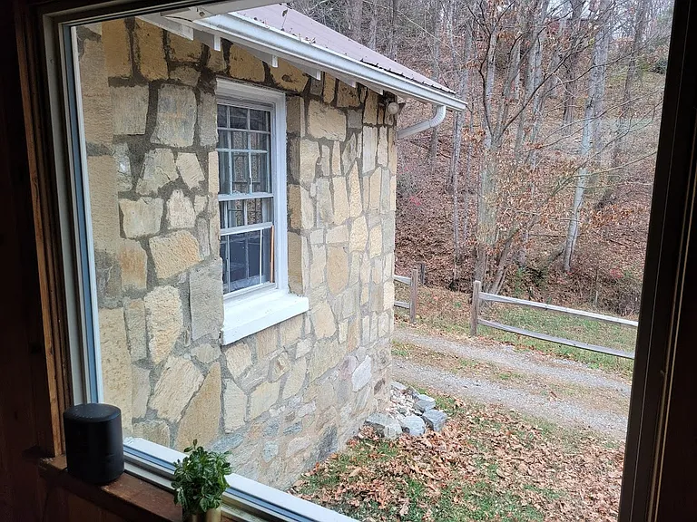 101 Starlight Ln — Photo 32