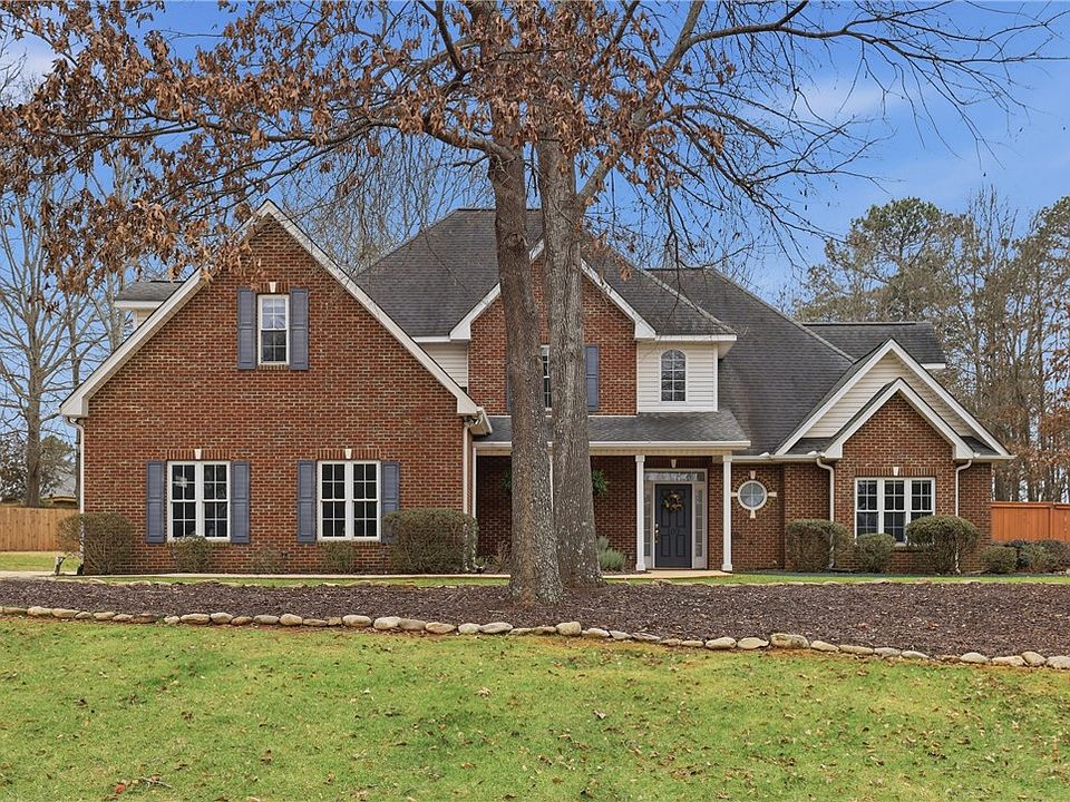 1st image of 103 Crepe Myrtle Ln