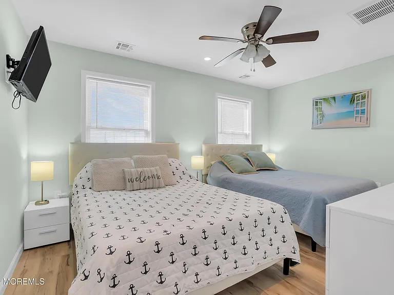 329 Franklin Ave — Photo 16