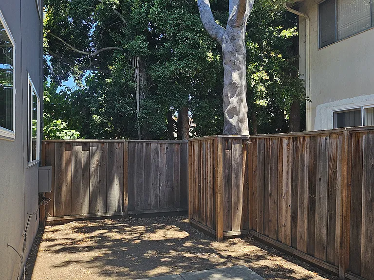 1860 Ednamary Way — Photo 2