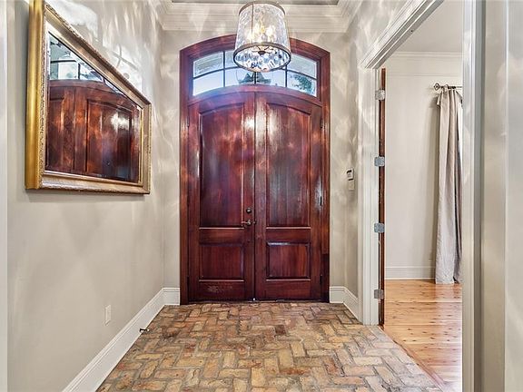 4th image of 481 Aspen Ln
