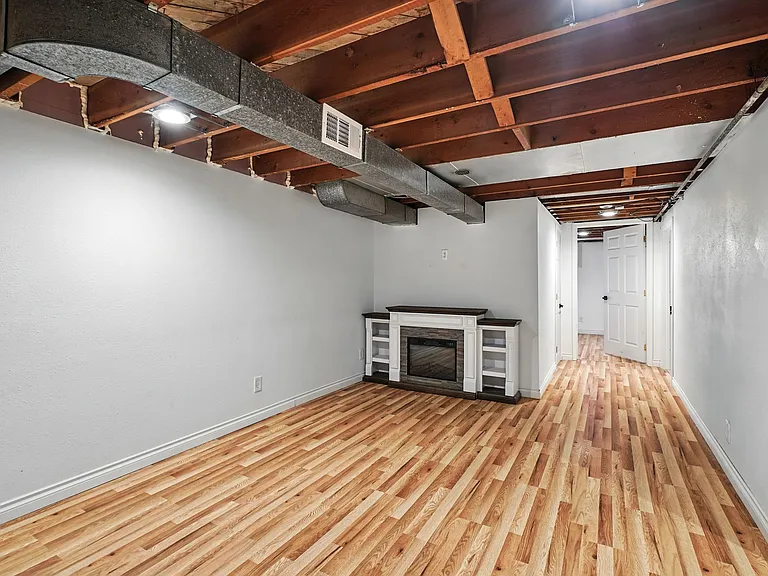 2609 E 1st Ave — Photo 11