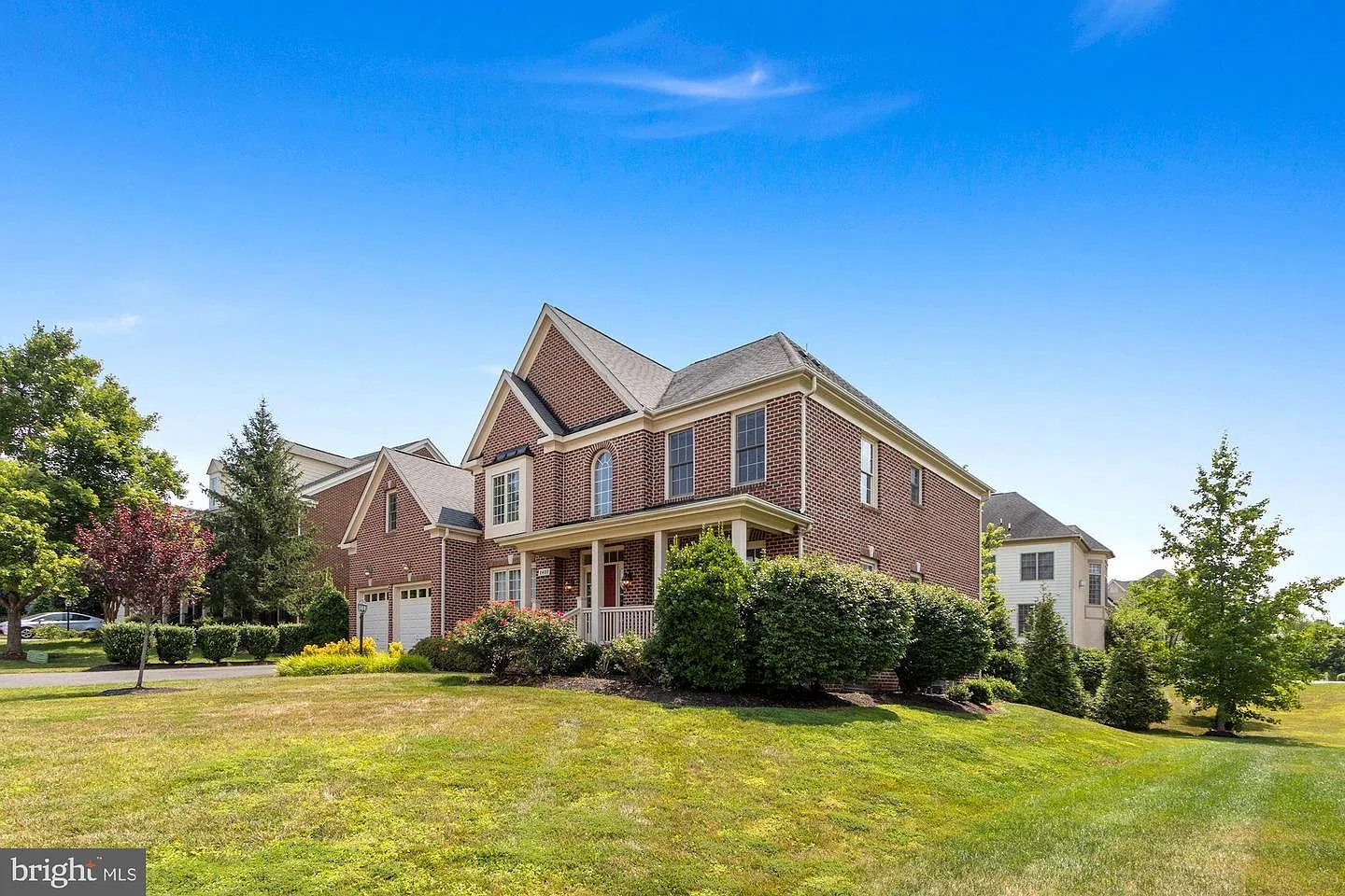 4 bed, 5.5 bath, 5574 sqft, $4,250 — Photo 1
