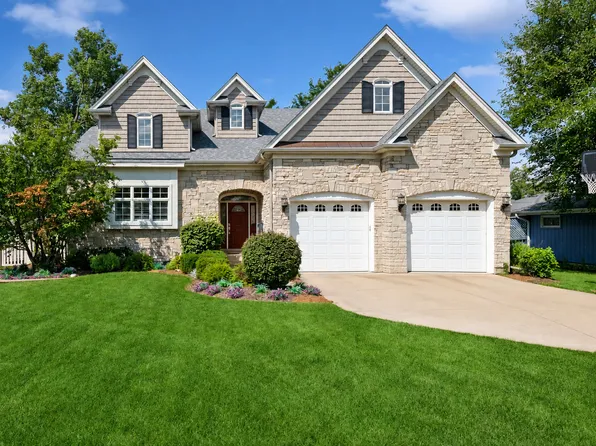 415 Ranch Rd, Wheaton, IL 60187