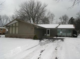 8656 N Manor Ct, Fox Pt, WI 53217
