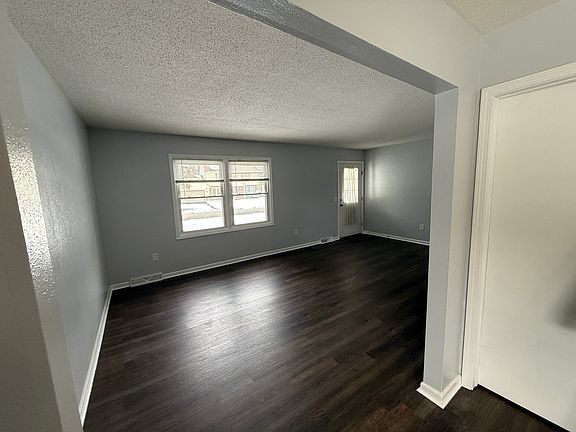 4th image of 6755 Woodlake Dr