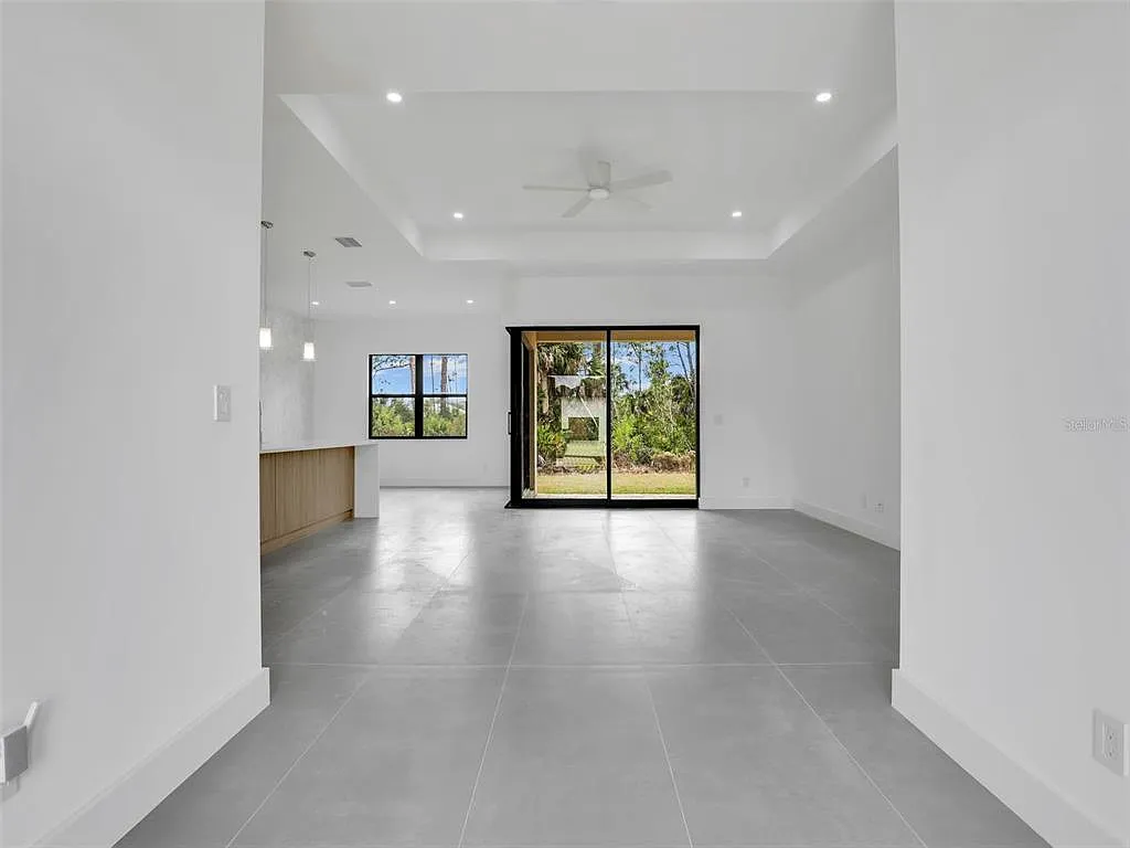 3 bed, 2.0 bath, 1831 sqft, $2,500 — Photo 2