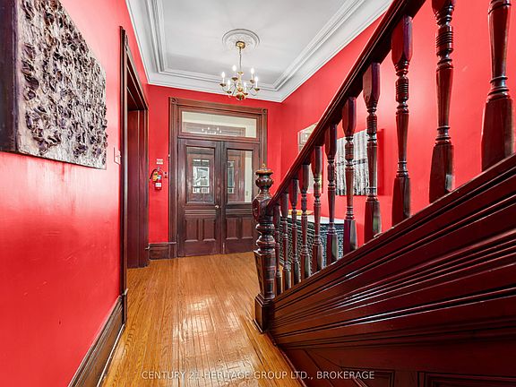 2nd image of 25 Colborne St