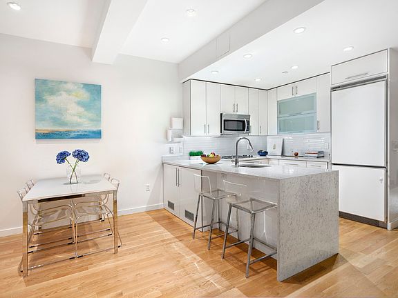 3rd image of 90 William St APT 6C