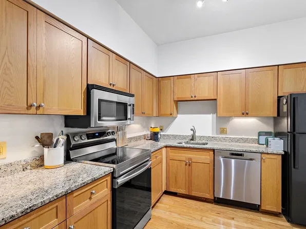 106 13th St APT 216, Charlestown, MA 02129
