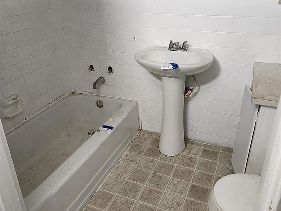 3rd image of 1800 Lick Branch Rd