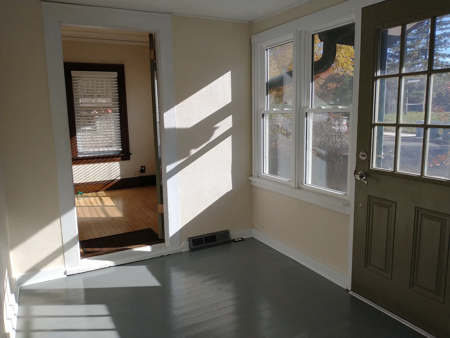 2 bed, 945 sqft, $1,895 — Photo 3
