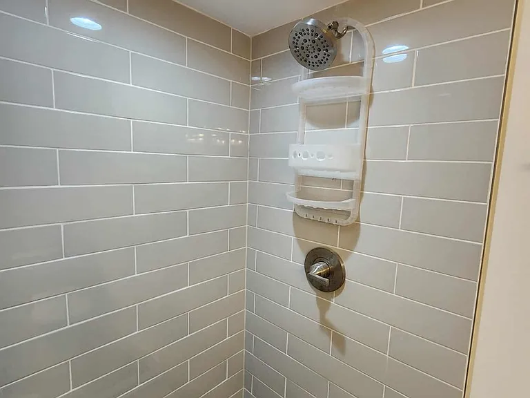 6321 S Eberhart Ave #G — Photo 9
