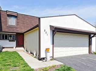 201 Cascade Dr, Indian Head Park, IL 60525