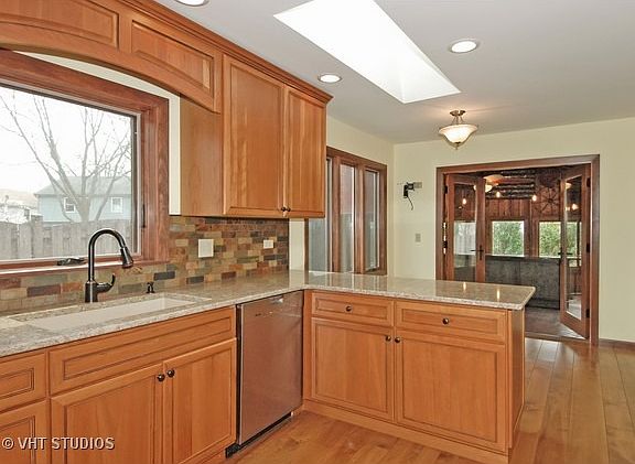 5th image of 1605 Camelot Ln