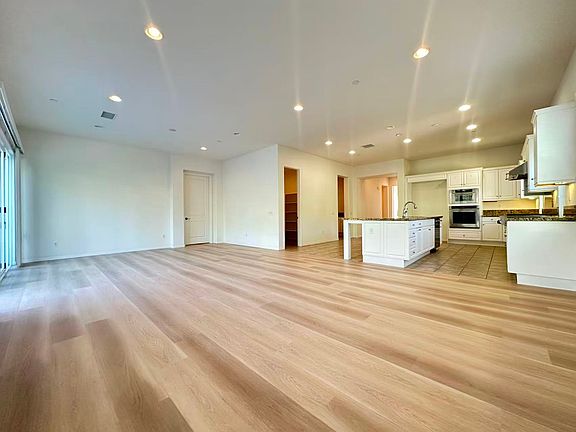 4th image of 803 E Manresa Dr