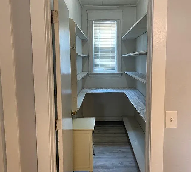 1573 Tibbits Ave — Photo 4