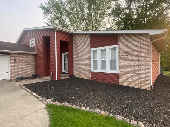 2396 Four Seasons Pkwy, Crown Point, IN 46307