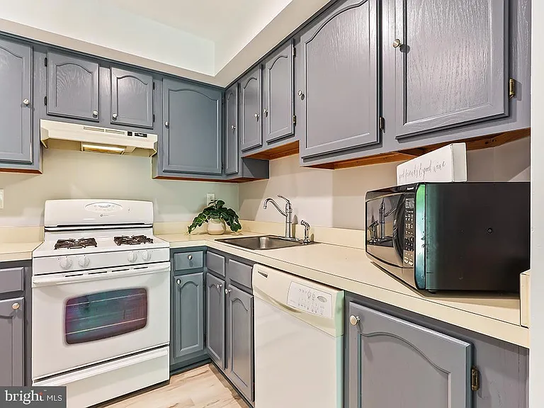303 Trinity Ct #11 — Photo 15