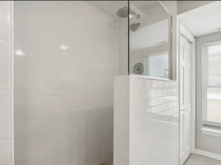 2135 N Southport Ave #301 — Photo 12
