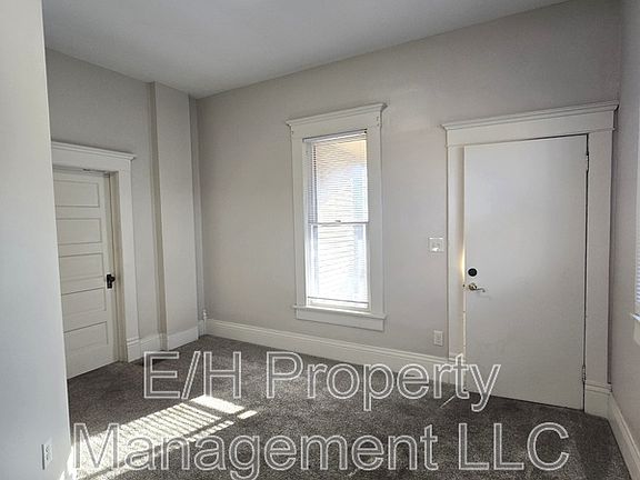 4th image of 1007 W Maple St APT 2