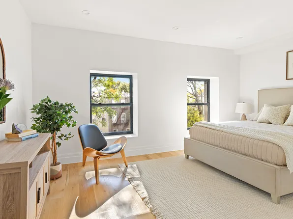 482 Jefferson Avenue image 4 of 15