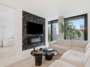 242 Rue Young #1005, Montreal, QC H3C 2E9