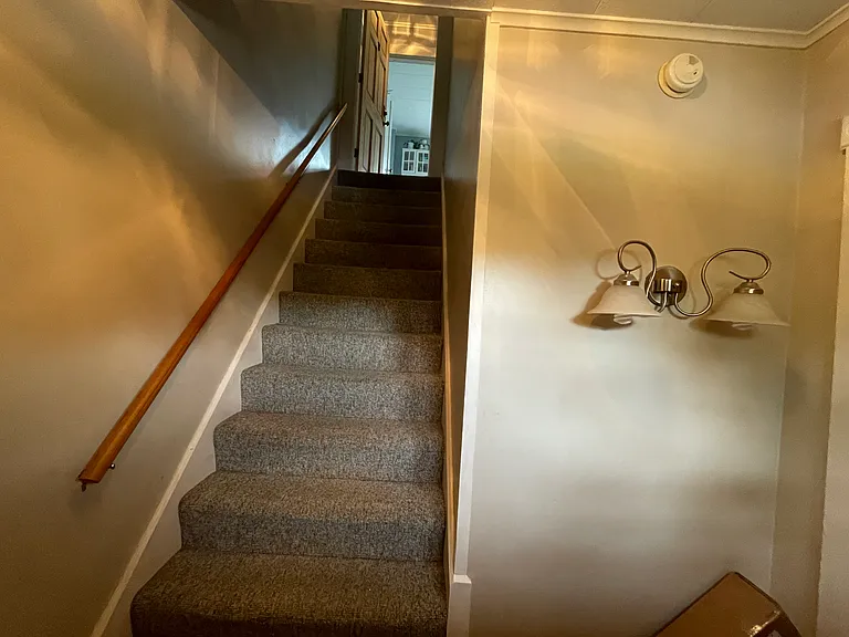 629 Main St #B — Photo 3