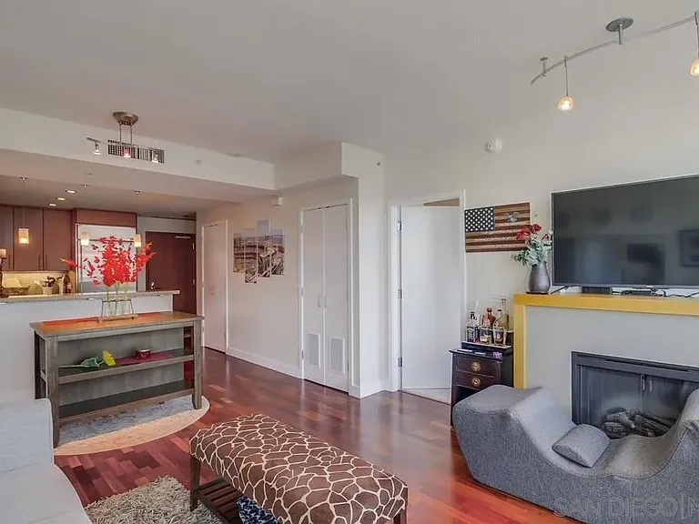325 7th Ave #610 — Photo 12