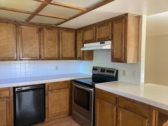 5th image of 2055 E El Paso Ave