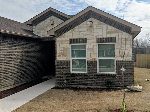 3rd image of 2801 Berryhill Dr