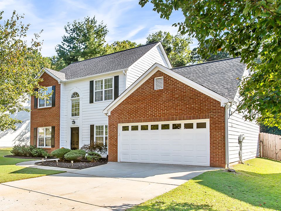 1st image of 362 Silverthorn Dr NW