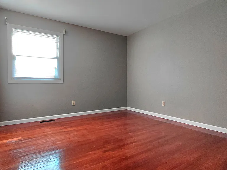 874 Hollyridge Dr — Photo 9