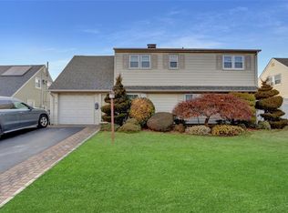 95 Prentice Rd, Levittown, NY 11756