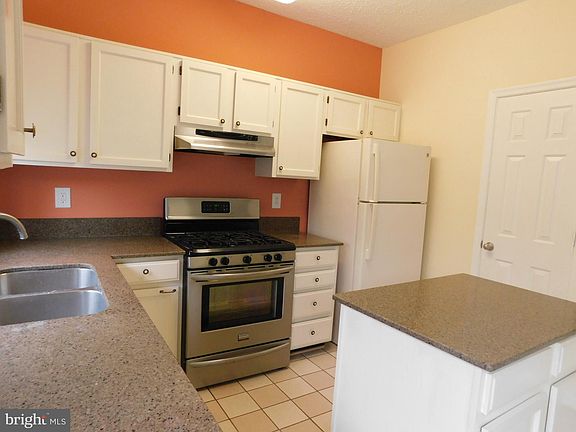 4th image of 3007 McMaster Ct